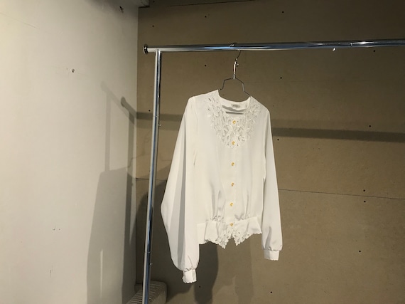 White Vintage Blouse Floral Embroidery Neckline Bi