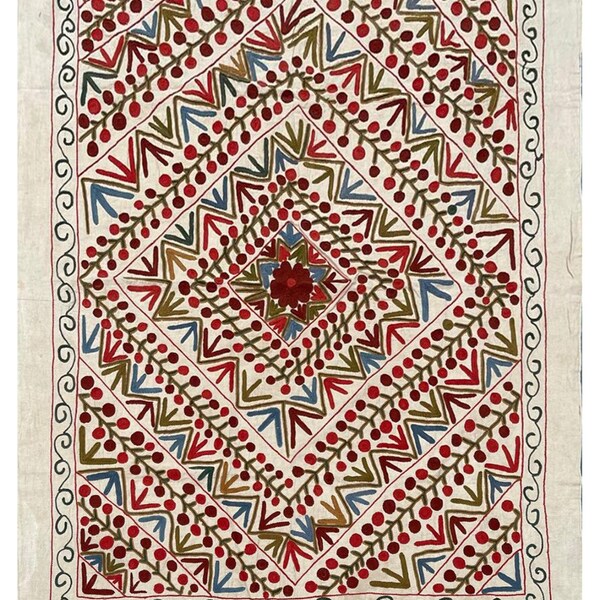 Handmade Uzbek Suzani Textile 173cm x 137cm / 5'8'' x 4'6'' / Cotton