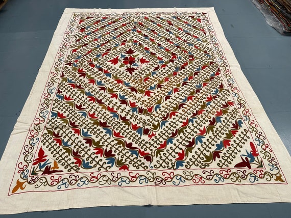 Embroidered Suzani Throw (222 x 148 cm) Embroidered Suzani Throw (222 x 148 cm)