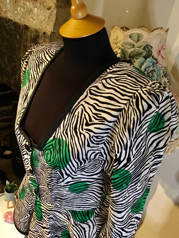Amazing Vintage Zebra Print Peplum Dress 100% Sil… - image 4