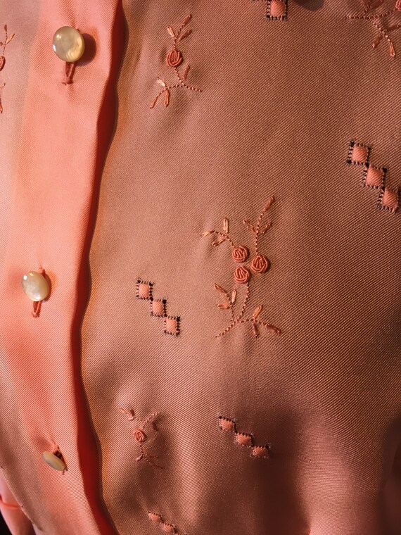 Pretty Vintage Embroidered Salmon Pink Blouse Siz… - image 4