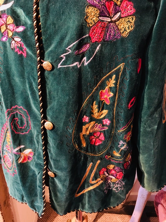 Amazing Embroidered Emerald Green Velvet Jacket S… - image 4