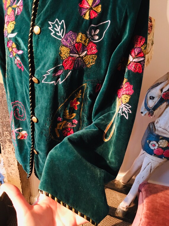 Amazing Embroidered Emerald Green Velvet Jacket S… - image 6