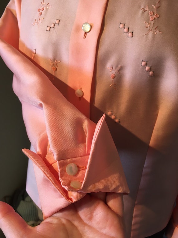 Pretty Vintage Embroidered Salmon Pink Blouse Siz… - image 5