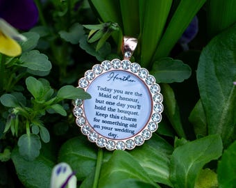 Etwas Alte Brautjungfer Anhänger | Personalisierte Hochzeitsstrauß Charme | Blumenstrauß Schmuck Geschenk für Brautjungfer, Trauzeugin oder Blumenmädchen