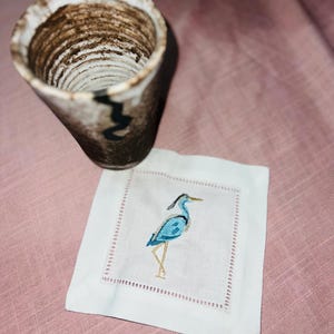 Guardanapos de coquetel Grandmillennial bordados - linho inspirado, presente charmoso para anfitriã, decoração clássica para carrinho de bar