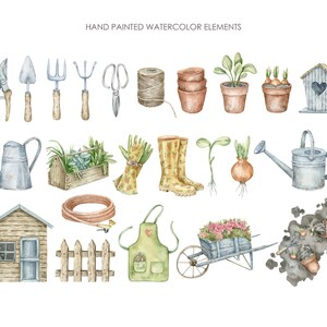 Puede incluir: Ilustraciones de acuarela de herramientas y suministros de jardiner&iacute;a, que incluyen una regadera, un rastrillo, una pala, un par de guantes de jardiner&iacute;a, una carretilla, una casa para p&aacute;jaros, una cerca y un cobertizo de jard&iacute;n.