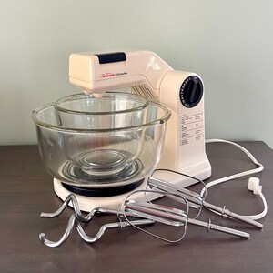 Vintage 12 Speed White Standing Sunbeam Mixmaster 01401 With