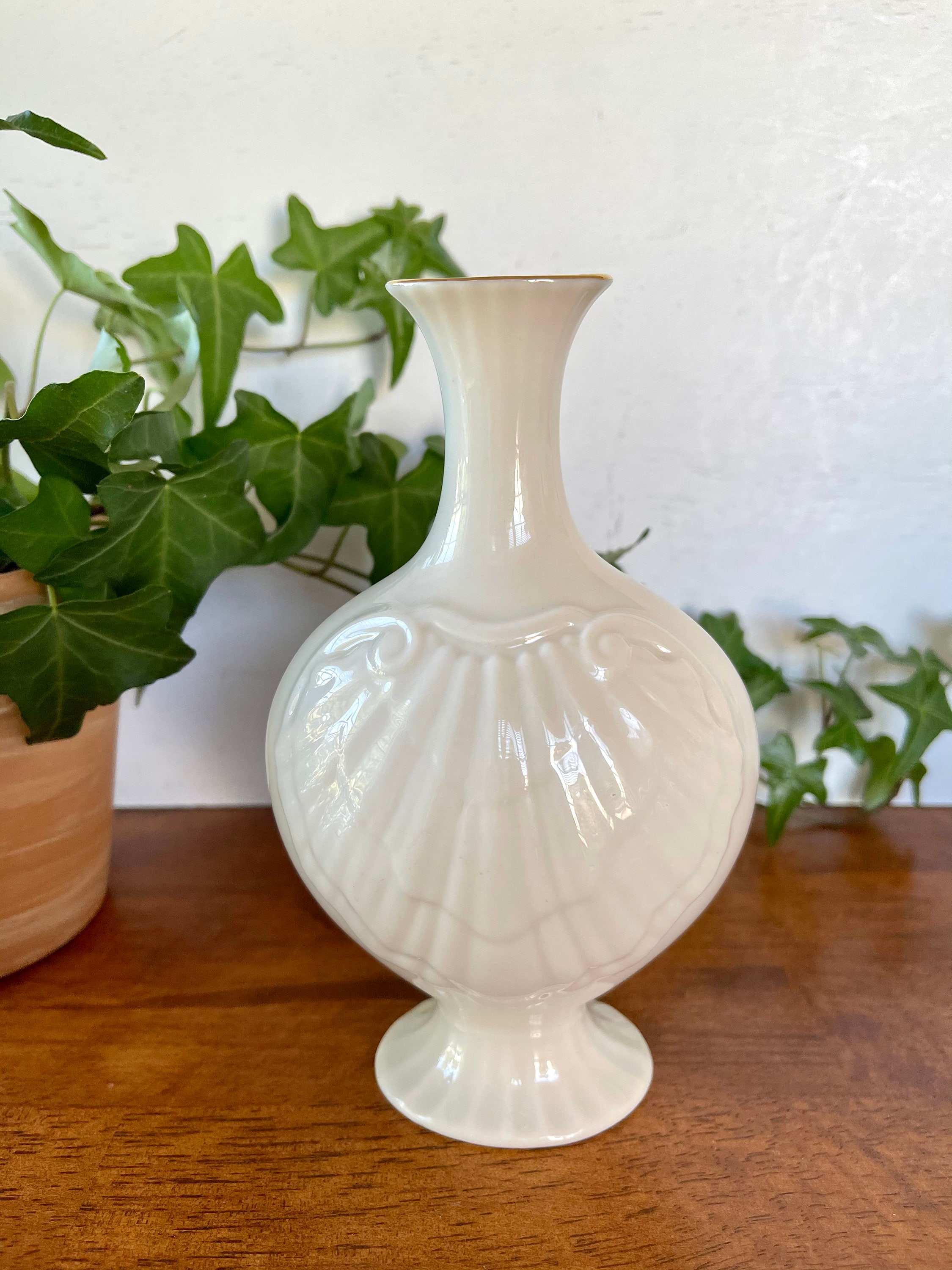 Vintage Lenox Ivory Bud Vase: Embossed Shell Pattern With