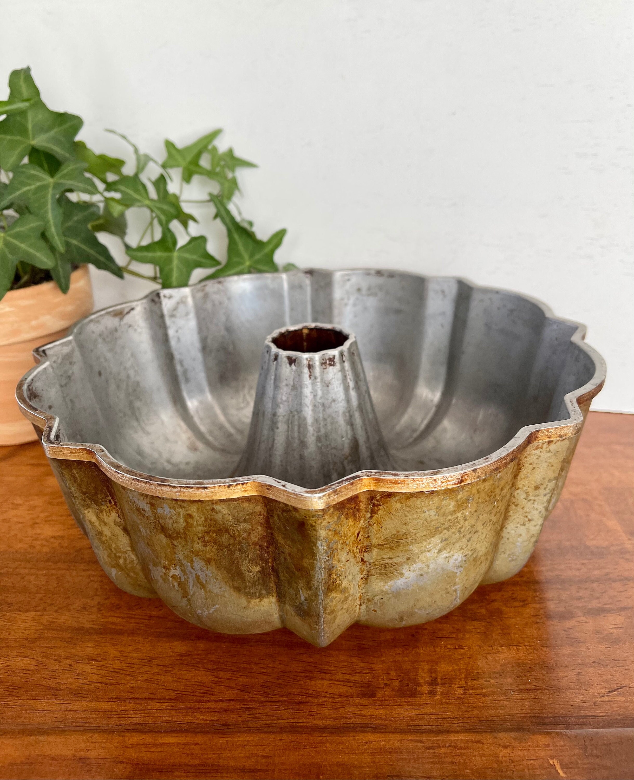 Vintage 1960s Northland Heavy Cast Aluminum Bundt Cake Pan, Silver Baking  Mold, Northland Aluminum Fluted Cooking Dish
