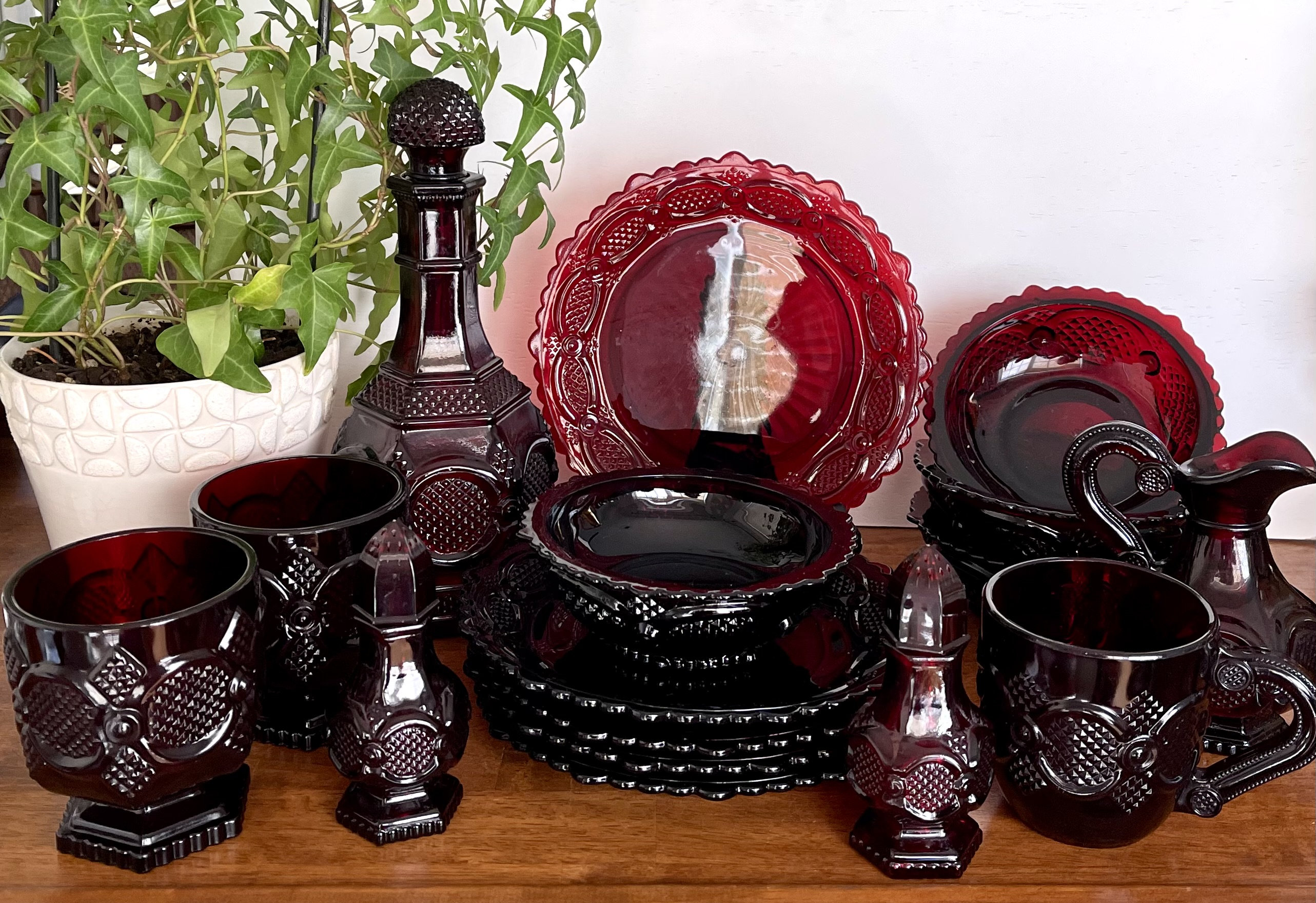 エイボン　1876ケープコッドガラス　ルビーレッド　AVON 3点セット エイボン1876ケープコッドガラスルビーレッドAVON 3点セット
