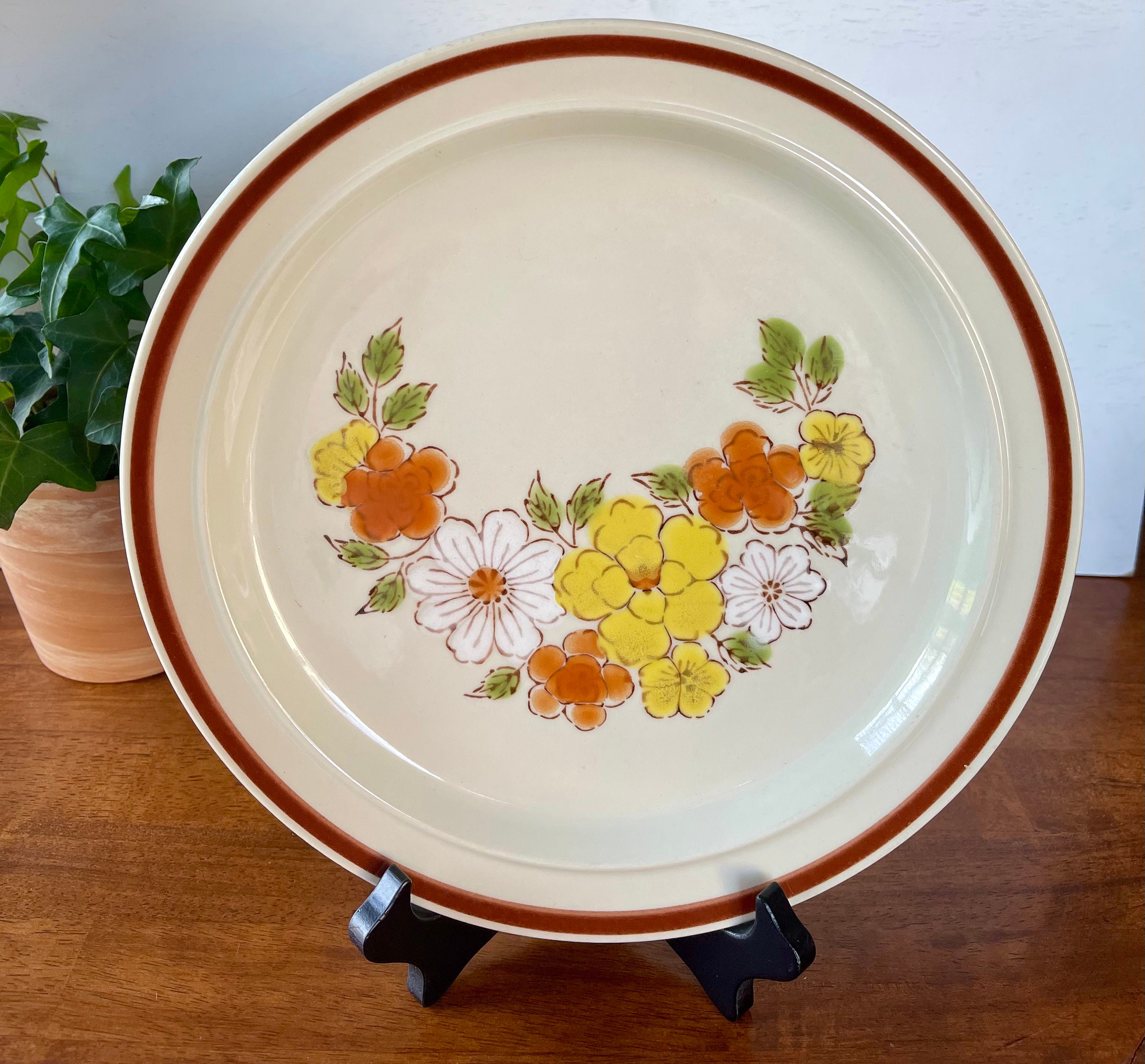 Vintage Interpur Stoneware Dinner Plates: Yellow Flower Garden Set