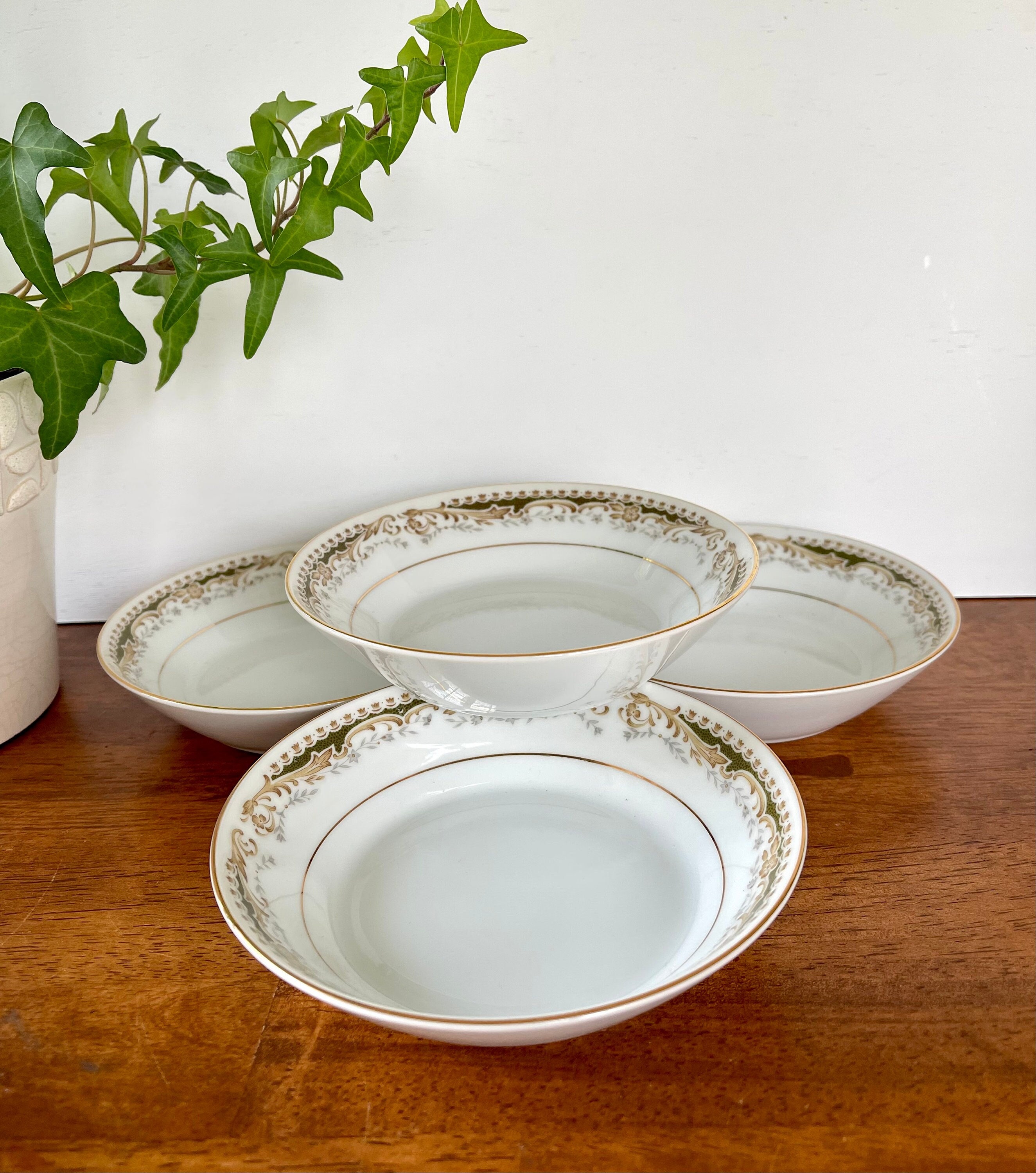 Queen Anne Signature Collection Berry Bowls Set of 4 Made in Japan