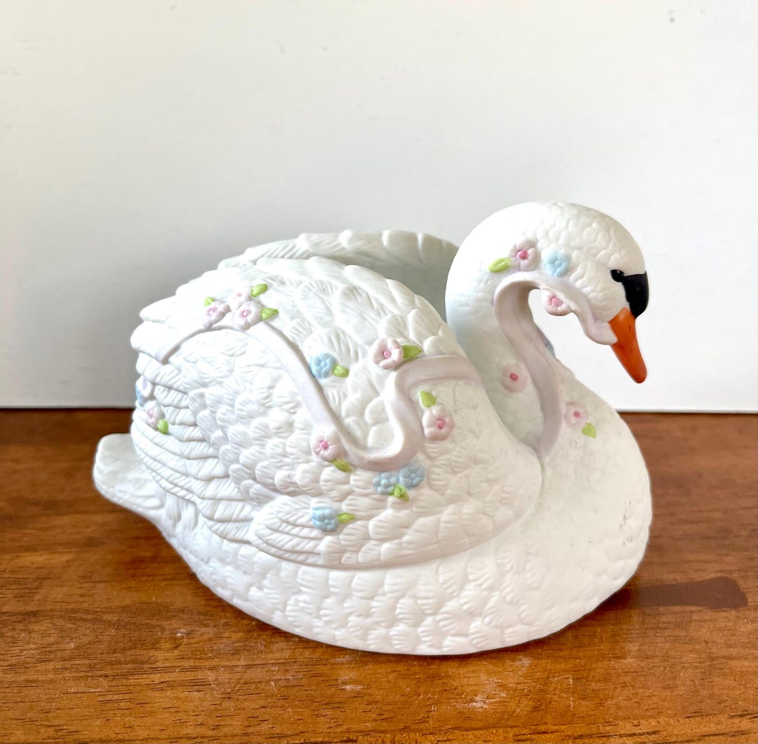 Vintage Enesco Musical Swan Figurine Music Box 1986 Flowers 