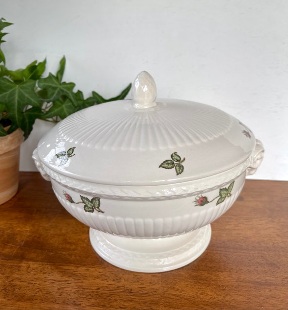 WEDGWOOD Edme China MOSS ROSE T432 Pattern Covered Vegetable