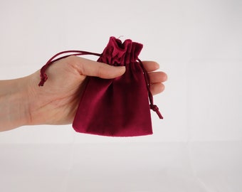 Schmuckbeutel Samt Bordeaux Rot Samtsäckchen als Geschenkbeutel für Ohrringe, Samt Säckchen, Schmuck Verpackung zum Befüllen Klein 9 x 12 cm
