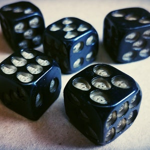 5 Skull dice, oddities curiosities, death dice