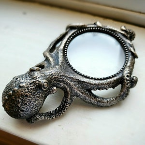 Octopus magnifying glass, Oddities decor