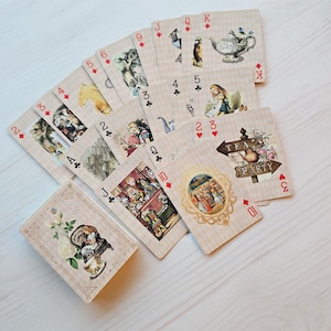 Alice in Wonderland speelkaarten: Queen of Hearts vintage deck