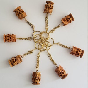 3D Holz Eule Schlüsselanhänger, Handgemachter Glücksbringer aus Holz, Sammelfigur Antike Skulptur