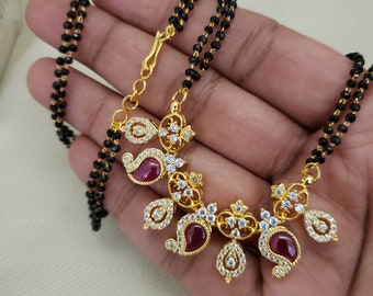 Kurze schwarze Perlen, Gold filled Mangalsutra mit rosa Pota Steinen, CZ und Perlen Halskette.