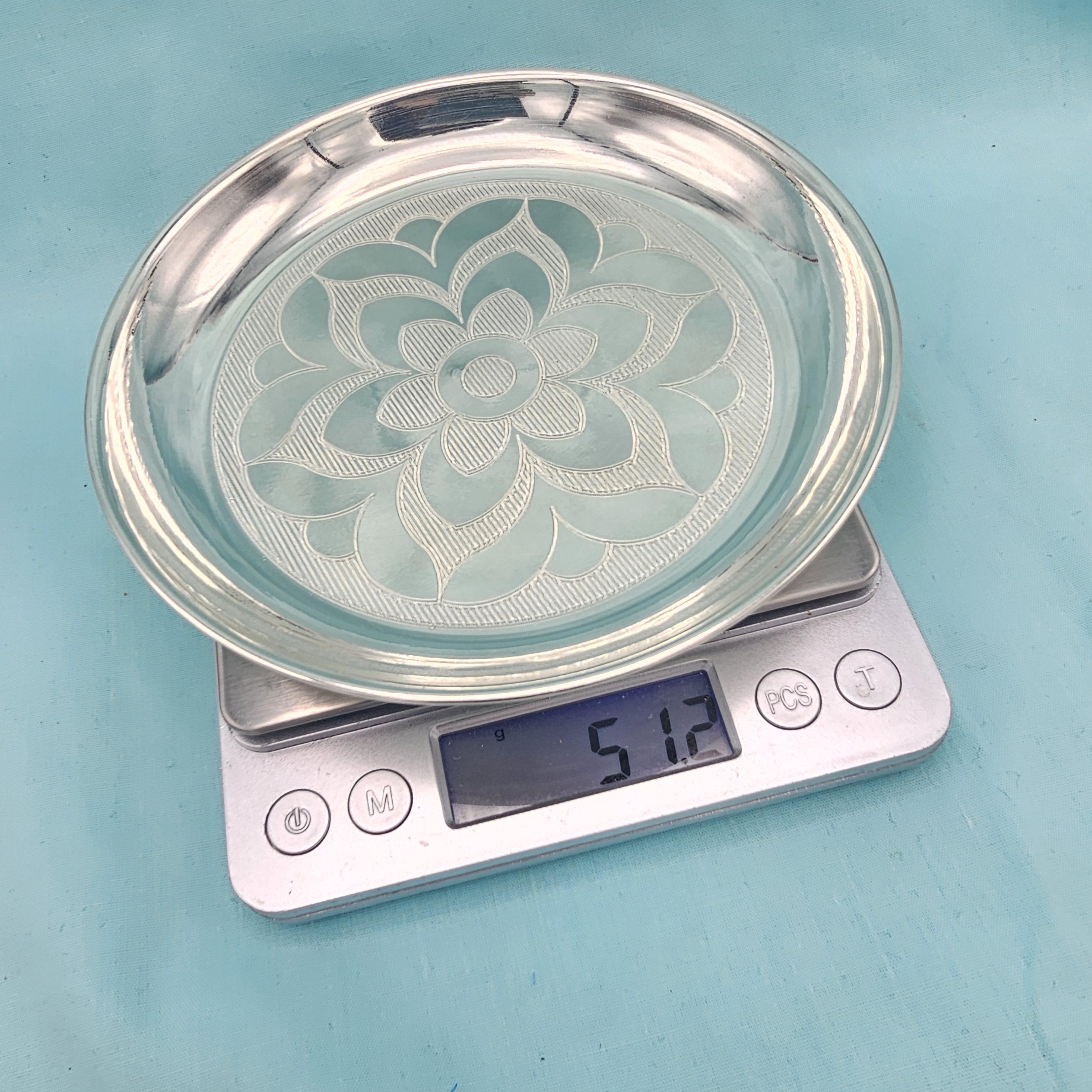 5インチのシルバー小皿、プージャ用の花柄デザイン、シルバーギフト