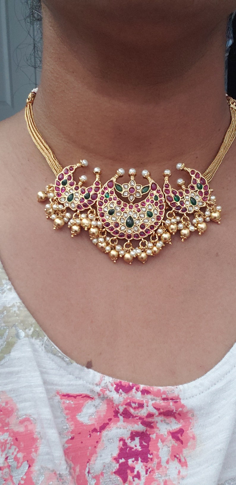 Brudhalsband med CZ-motiv, Halsband med kubisk zirkon i guldfärg och kombination av halvädelstenar i Pota-stil. bild 5