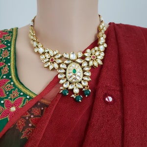 Kundan Necklace set with earrings. High quality kundan set for Indian bride.