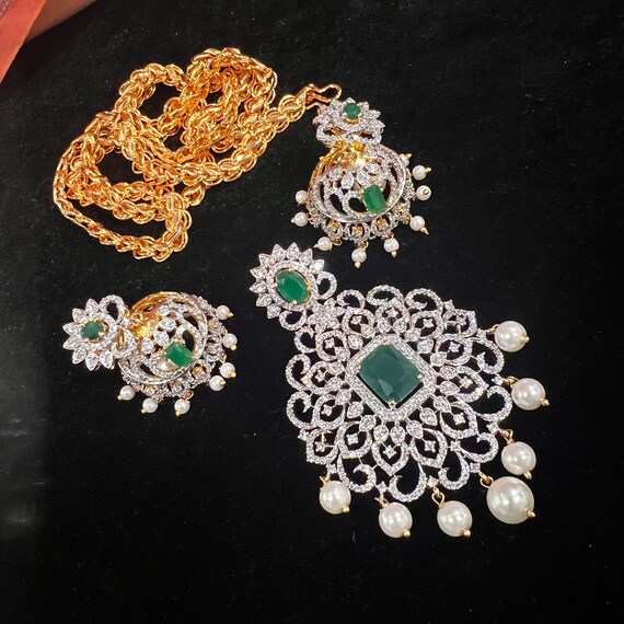 Big diamond pendant best sale sets