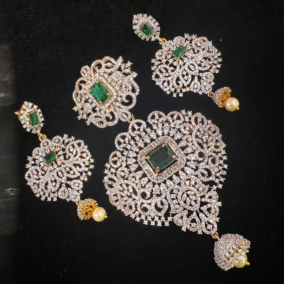Simple Lightweight Maroon Antique Gold Polki Crystal Stud Earrings & Tikka  Set Indian Wedding Party — Glimour Jewellery
