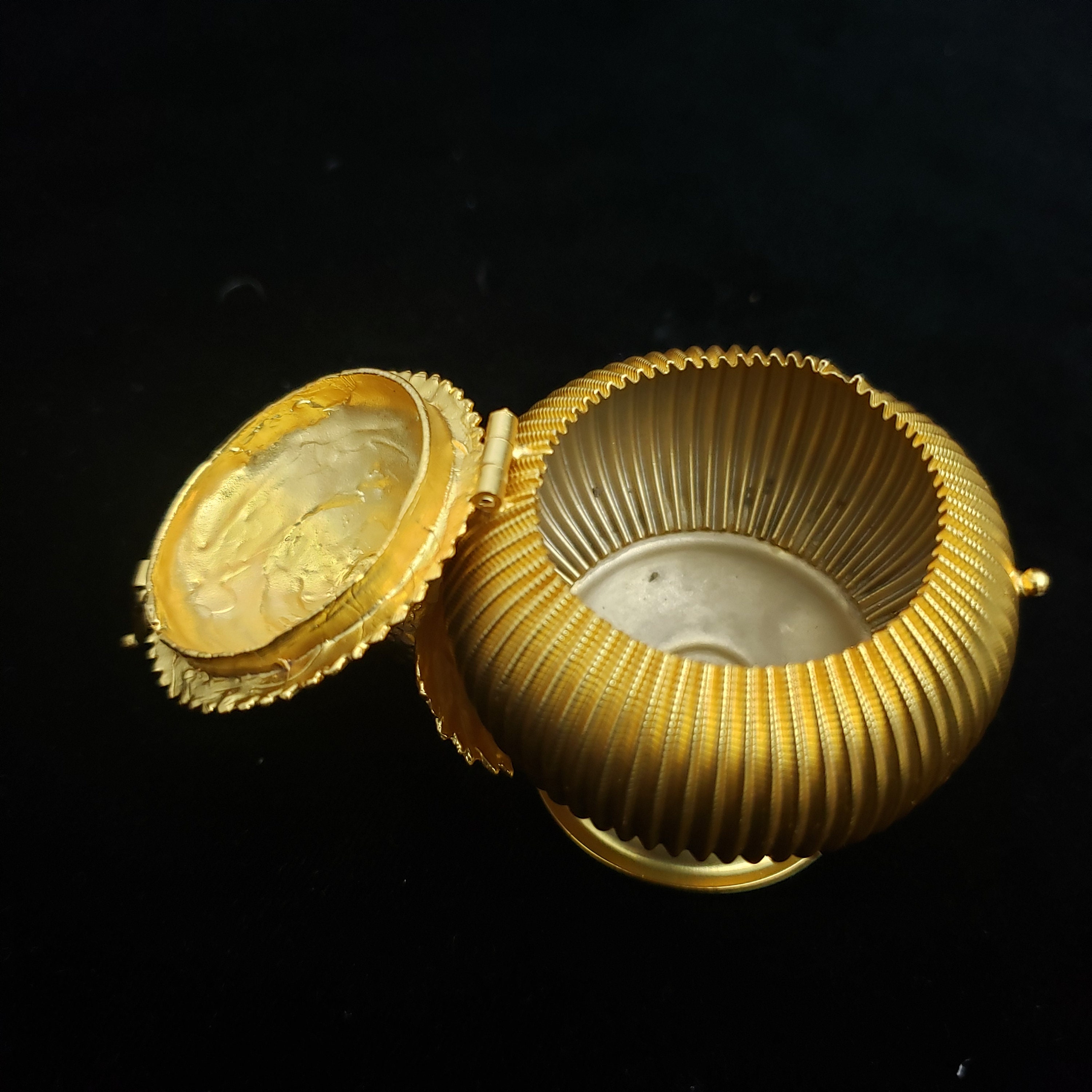 インド・メナカリ 孔雀デコレーションボックス – 結婚祝い インド