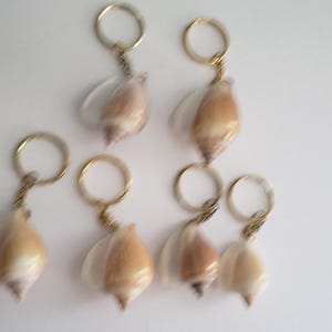 Shell Key Chains, OM Shell Key Chains From India, Beach Accessory ...