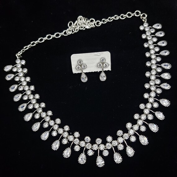 Covering clearance necklace set