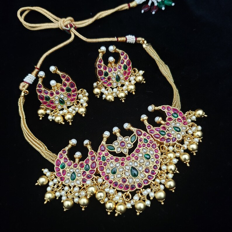 Brudhalsband med CZ-motiv, Halsband med kubisk zirkon i guldfärg och kombination av halvädelstenar i Pota-stil. bild 9