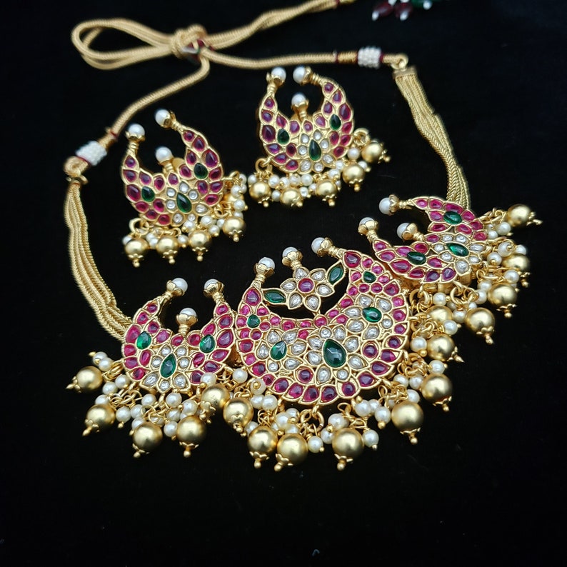 Brudhalsband med CZ-motiv, Halsband med kubisk zirkon i guldfärg och kombination av halvädelstenar i Pota-stil. bild 8