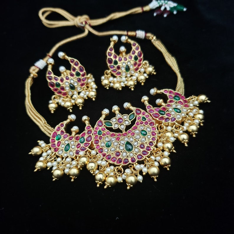 Brudhalsband med CZ-motiv, Halsband med kubisk zirkon i guldfärg och kombination av halvädelstenar i Pota-stil. bild 4