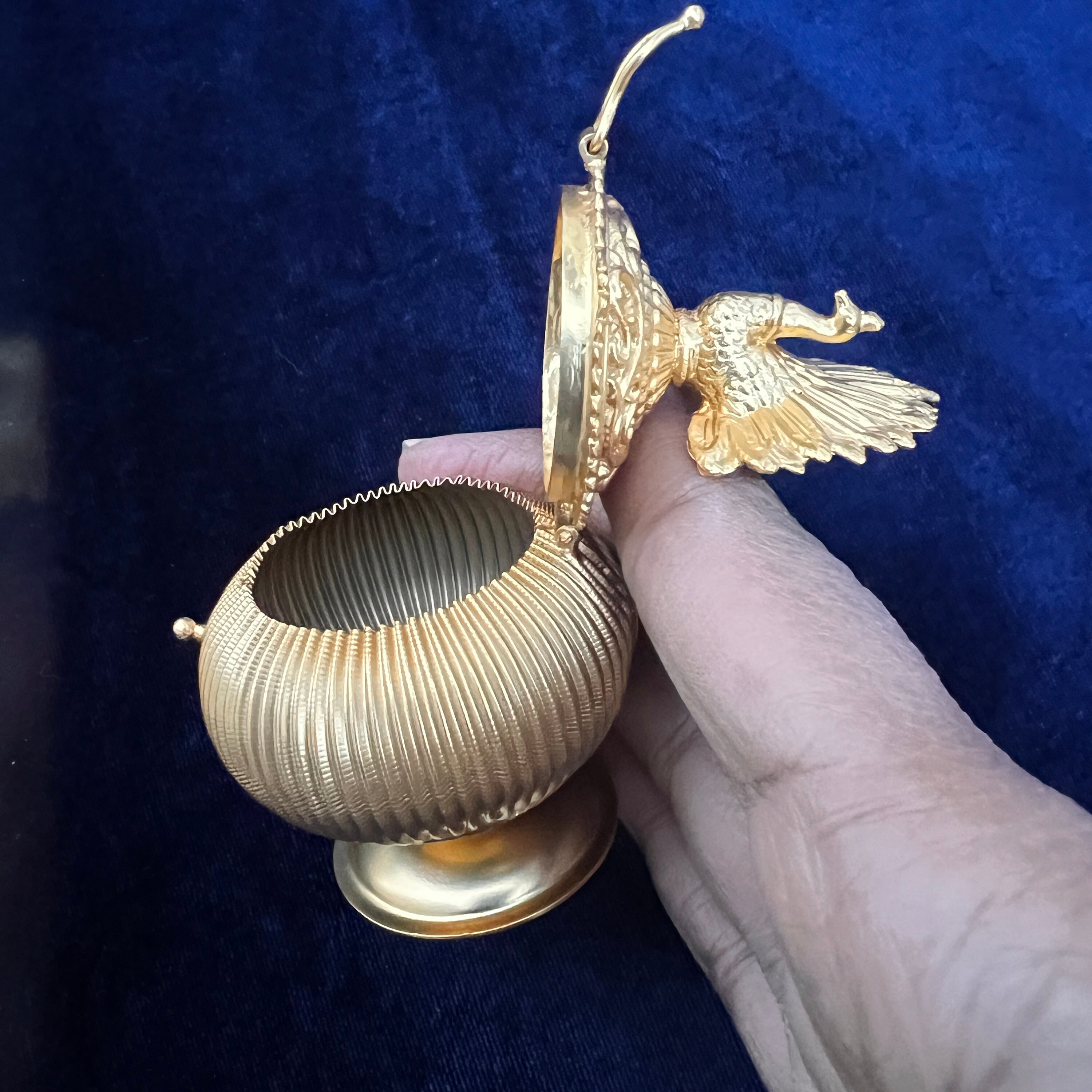 インド・メナカリ 孔雀デコレーションボックス – 結婚祝い