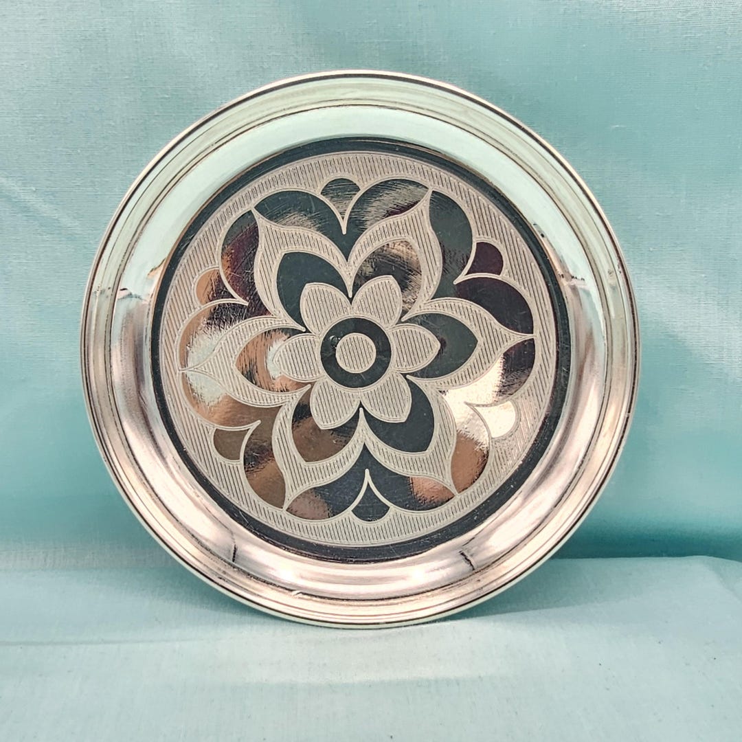 5インチのシルバー小皿、プージャ用の花柄デザイン、シルバーギフト