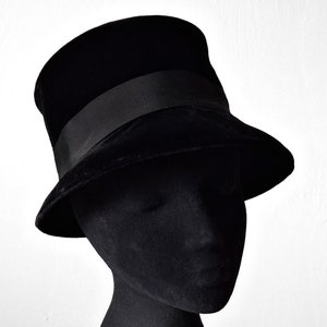 1950&#39;s Black Silk Velvet Top Hat