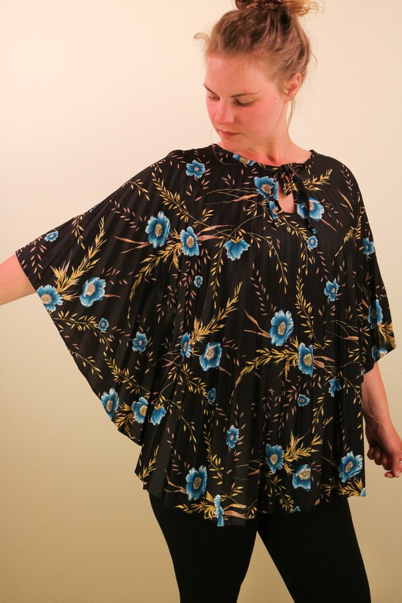 1960’s Floral Accordion Pleats Poncho Top One Siz… - image 3