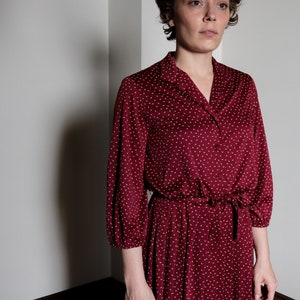 1970's Maroon Triangle Print Collared Button Down Dress