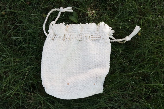 1960's White Woven Pouch Wristlet Handbag - image 3