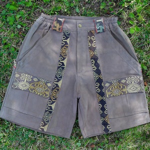 1990&#39;s Heavy Brown Cotton High Rise Shorts with 6 Big Pockets and Ikat Woven Detailed