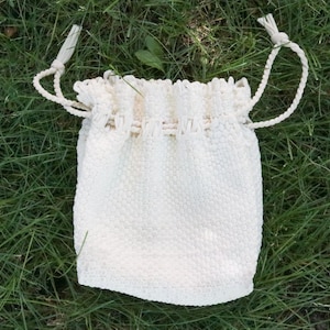 1960&#39;s White Woven Pouch Wristlet Handbag