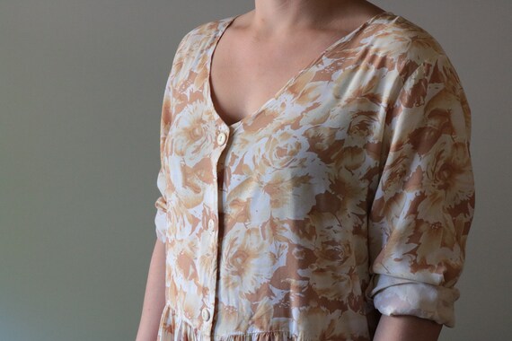 1990's Long Sleeve Beige Floral Dress with Pockets - image 4