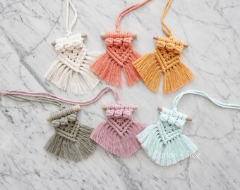 Dije de macramé para espejo retrovisor / Difusor de aceites esenciales de macramé / Mini colgante de macramé / Accesorio para espejo retrovisor / Difusor de aceite para coche estilo bohemio