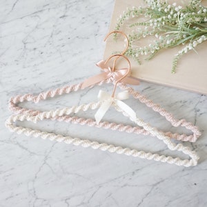 Macrame Wedding Hanger | Bridal Rose Gold Hanger | Macrame Bridesmaid Hanger | Wedding Dress Hanger | Boho Wedding Hanger | Bridal Hanger