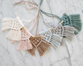 Macrame Rearview Mirror Charm | Macramé Essential Oil Diffuser | Mini Macrame Hanging | Rear View Mirror Accessory | Boho Car Oil Diffuser