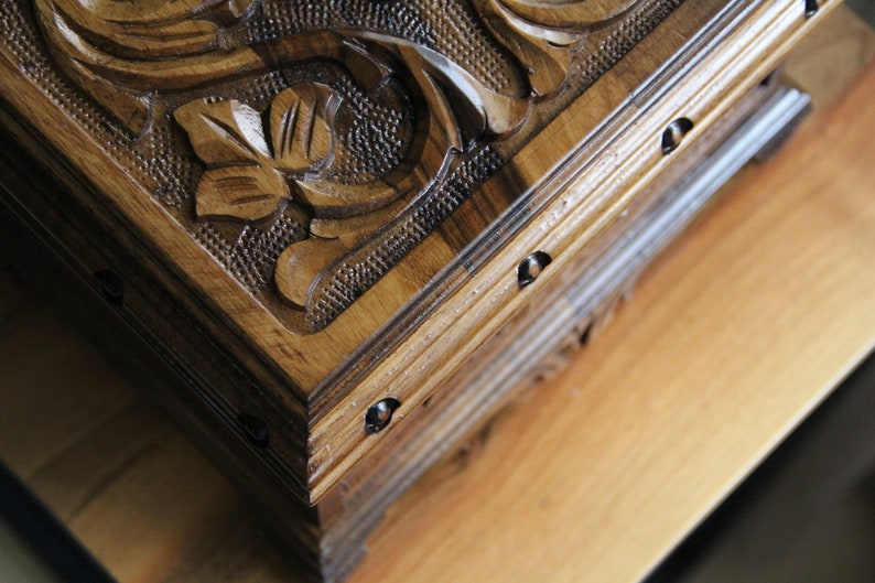 Hand Carved Walnut Mystery Box Large zdjęcie 2