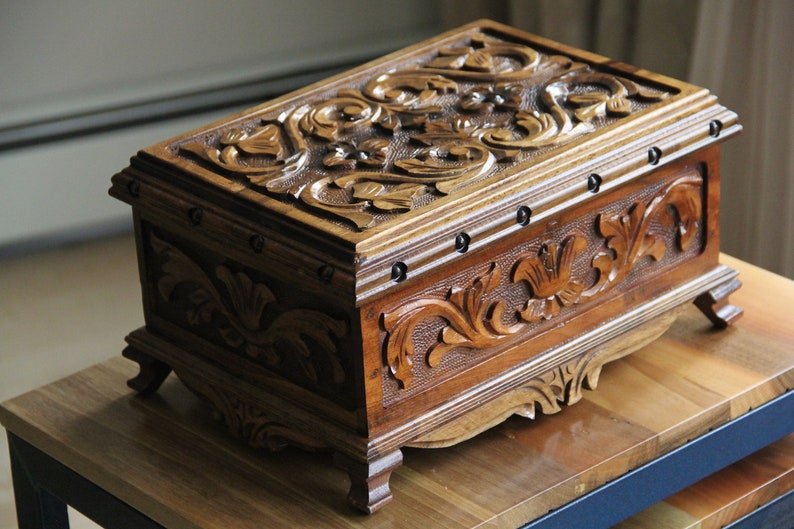 Hand Carved Walnut Mystery Box Large zdjęcie 1